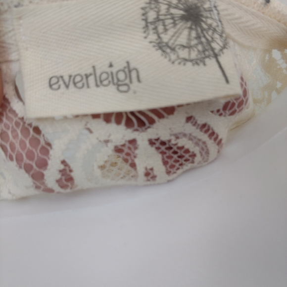 Everleigh Anthro M shark bite hem top size - Picture 4 of 6